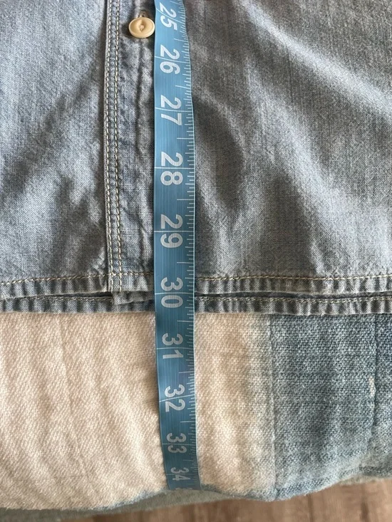 Madewell Classic Light Chambray Button Down Shirt in Medium - Picture 13 of 15